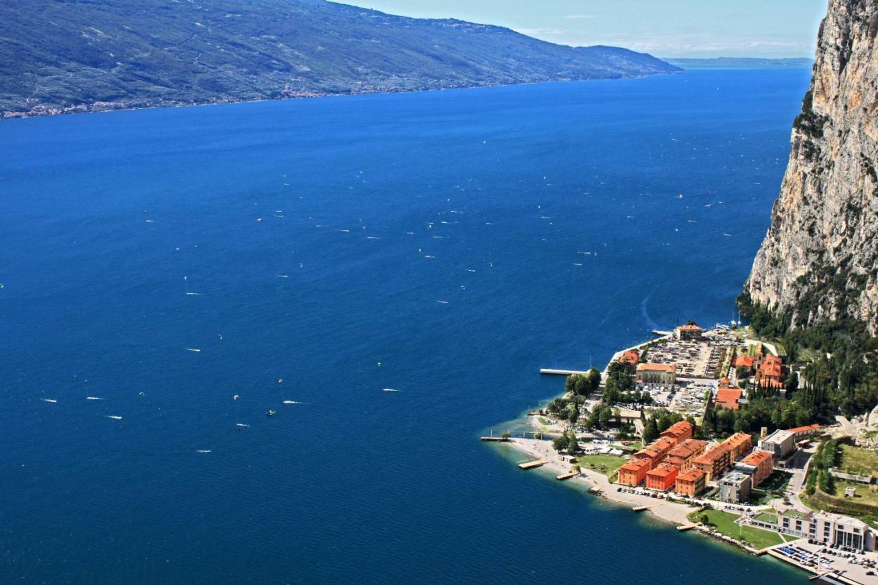 Campione Splendid View By Gardadomusmea Apartamento Campione del Garda Exterior foto